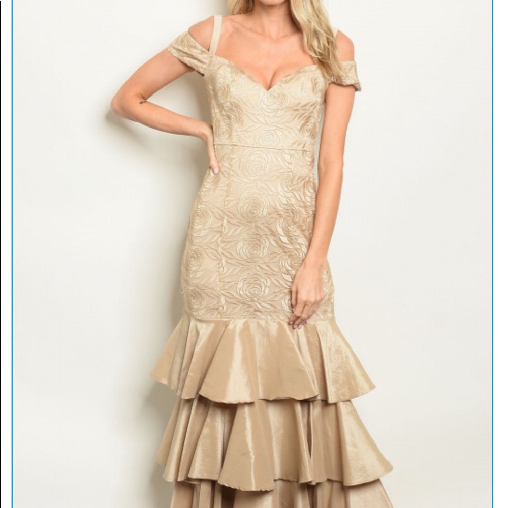 🆕Prom Bridesmaid Short Ruffled Beige lace gown. - Picture 2 of 5